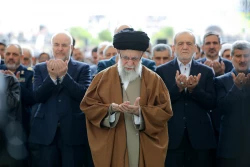 اقامه نماز عید فطر به امامت مقام معظم رهبری 30
