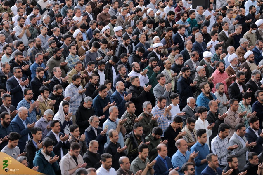 اقامه نماز عید فطر به امامت مقام معظم رهبری 40