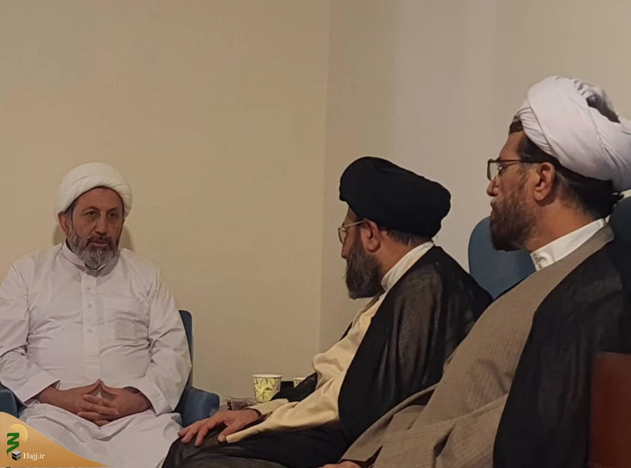 دیدار مسئول بعثه رهبری با رئیس سازمان فرهنگ و ارتباطات اسلامی؛ بررسی فعالیت‌های فرهنگی در مکه  3