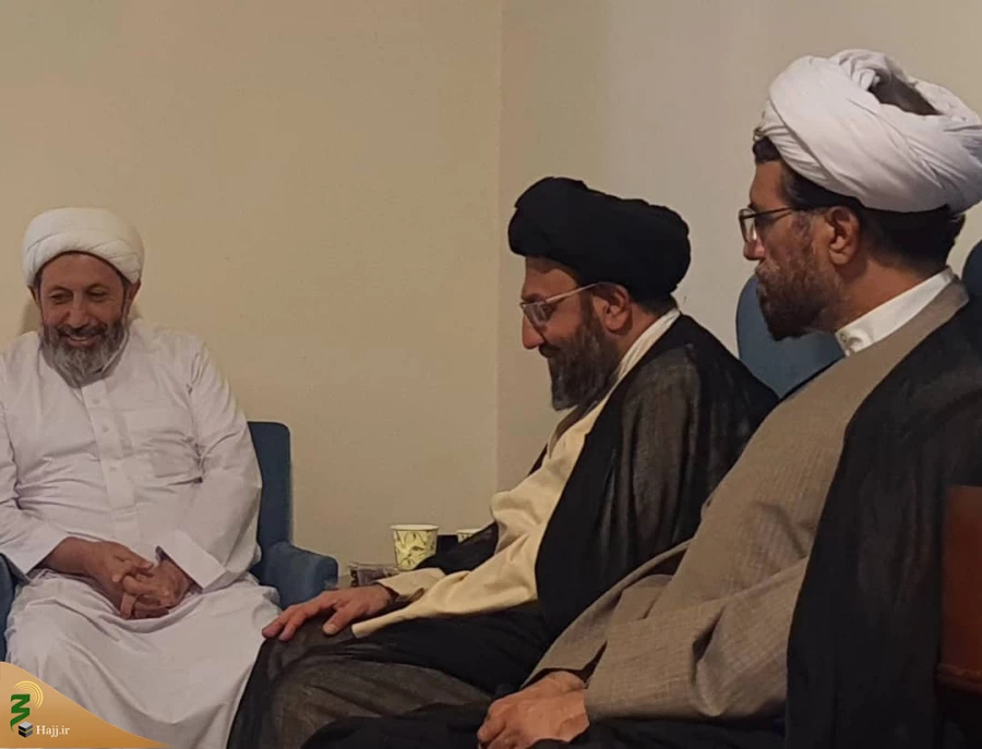 دیدار مسئول بعثه رهبری با رئیس سازمان فرهنگ و ارتباطات اسلامی؛ بررسی فعالیت‌های فرهنگی در مکه  4