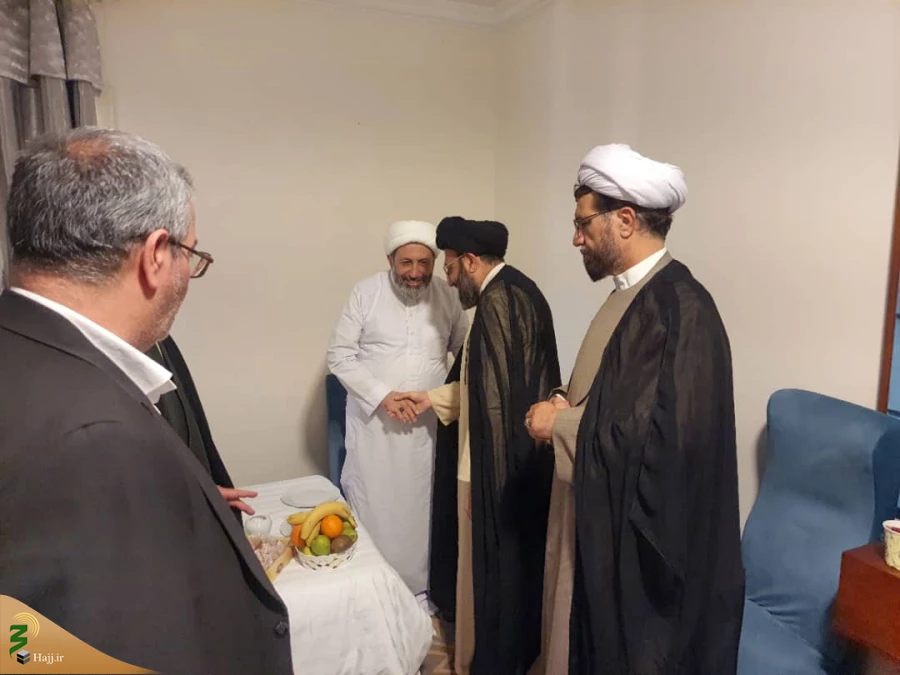 دیدار مسئول بعثه رهبری با رئیس سازمان فرهنگ و ارتباطات اسلامی؛ بررسی فعالیت‌های فرهنگی در مکه  5