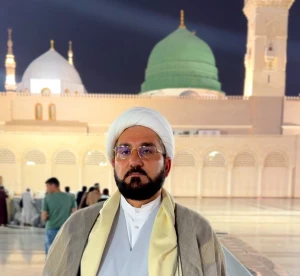 وصف قرآنی پیامبر(ص) در برابر قبه خضرای نبوی(ص)