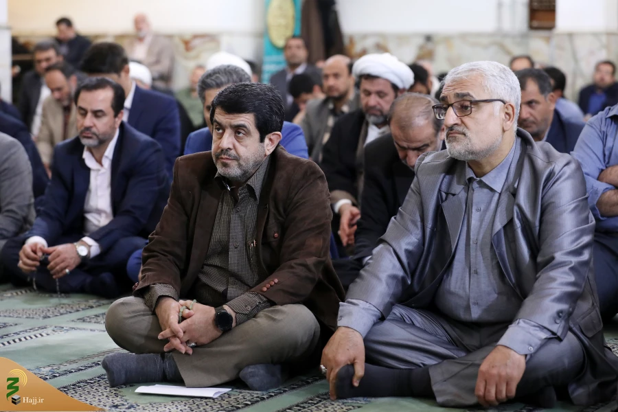 حجت الاسلام والمسلمین نواب در دیدار نوروزی با کارکنان مجموعه بعثه و سازمان حج:

ارائه خدمات بهتر در گرو مسئولیت پذیری، ایمان و اقدام درجهت رشد، بالندگی و پویائی است 4