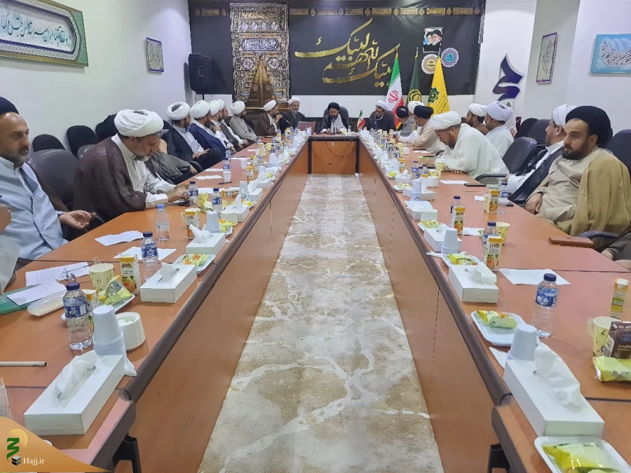 توصیه بعثه رهبری به زائران عمره: طواف به نیابت از شهدا 7