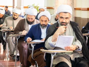 با حضور بیش از 2200 داوطلب برگزار شد؛

آزمون سراسری روحانیون کاروان‌های عمره در قم