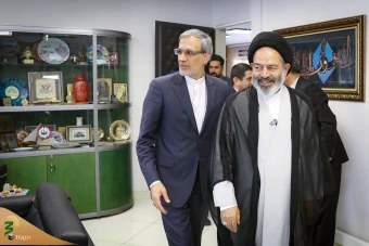 
بازدید نماینده ولی فقیه در امور حج و زیارت از خبرگزاری جمهوری اسلامی
 4