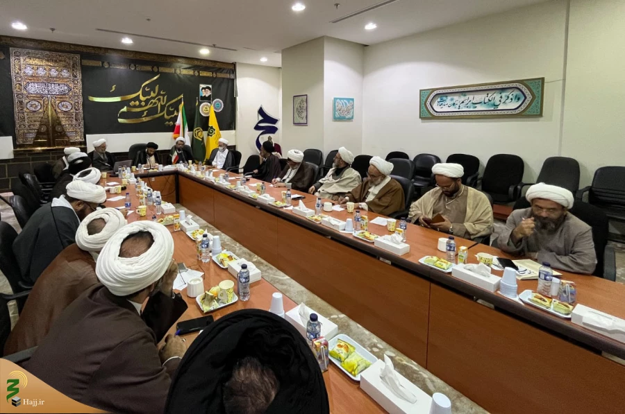 مسئول دفتر نمایندگی بعثه در مکه تأکید کرد،

حضور فعالانه روحانیون کاروان‌ها در هدایت معنوی و فقهی زائران 3