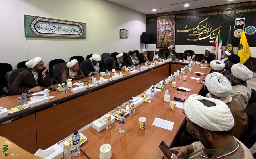 مسئول دفتر نمایندگی بعثه در مکه تأکید کرد،

حضور فعالانه روحانیون کاروان‌ها در هدایت معنوی و فقهی زائران 4