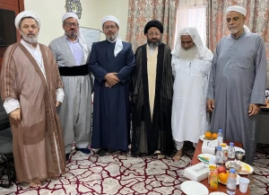 نشست صمیمی روحانیون اهل سنت با مسئول دفتر نمایندگی بعثه در مکه