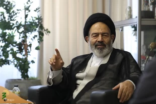 Supreme Leader's Representative in Hajj and Pilgrimage Affairs visits IRNA 4