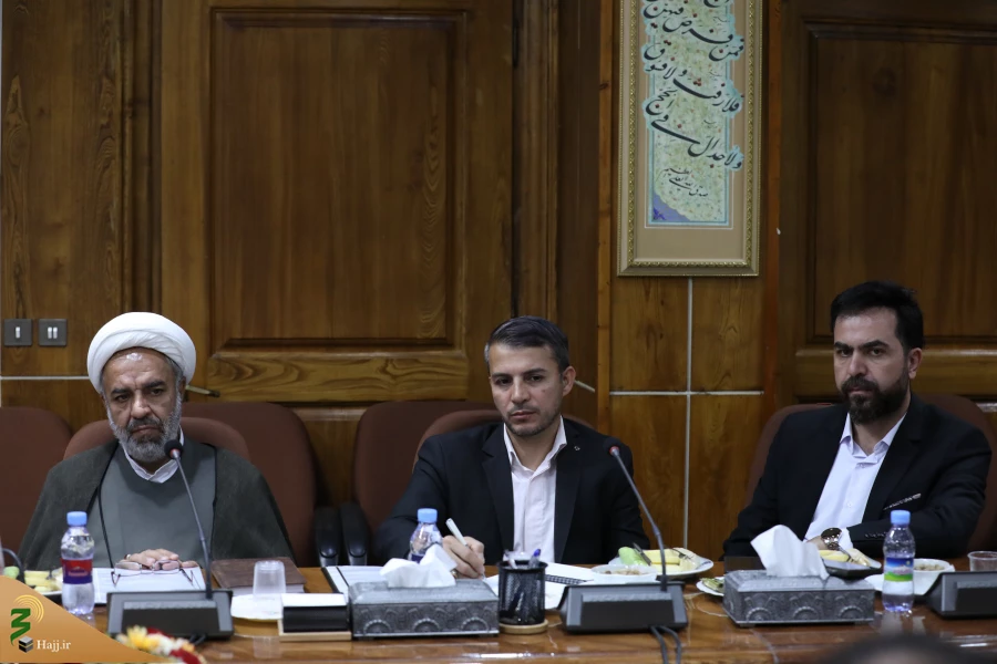 در دیدار با نماینده ولی فقیه در امور حج و زیارت عنوان شد:

تمجید سفیر قطر از نظم مجموعه حج ایران 5