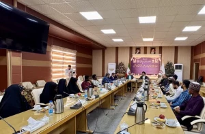 ممثل الولي الفقيه في شؤون الحج و الزيارة بين الطلاب الدوليين في جامعة شاهد؛ العلم بلا روحانية و إنسانية يطبع جريمة غزة الكبرى