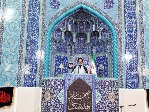 رئيس بعثة الحجاج الإيرانيين في كلمة له قبل خطبة صلاة الجمعة في قم: الحج هو ممارسة أسلوب الحياة القرآني و الوحدة الإسلامية