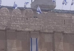 وزارت اوقاف فلسطین برافراشتن پرچم رژیم صهیونیستی بر مسجد ابراهیمی را محکوم کرد 2