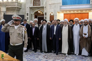 تجدید میثاق مسئولان حوزه حج و زیارت و جمعی از کارگزاران حج پیش رو با امام خمینی(ره) 3