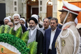 تجدید میثاق مسئولان حوزه حج و زیارت و جمعی از کارگزاران حج پیش رو با امام خمینی(ره) 4