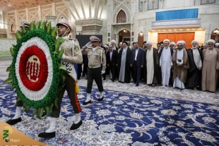 Renewal covenant of Hajj and pilgrimage officials and a group of future Hajj agents with Imam Khomeini (RA) 2