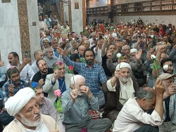 جشن میلاد امام رضا(ع) با حضور زائران ایرانی  در حرم الگوی بصیرت و وفاداری برگزار شد 2