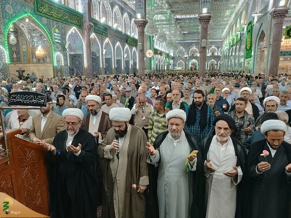 جشن میلاد امام رضا(ع) در حرم سید مظلومان و امام و سفینه النجات امت با حضور زائران ایرانی  و با استقبال زائرانی از ملیت های مختلف برگزار شد 17