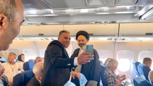 فیلم/ حضور صمیمی سرپرست حجاج ایرانی در جمع مسافران پرواز تهران_مدینه