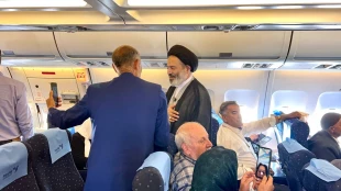 حضور صمیمی سرپرست حجاج ایرانی در جمع مسافران پرواز تهران-مدینه 8