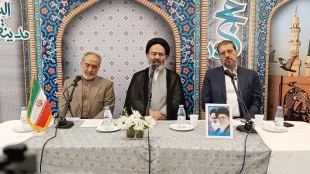 نماینده ولی فقیه در امور حج و زیارت  در جمع خادمان حج 1404:
در تزاحم بین خدمت و زیارت، اولویت با خدمت است 2