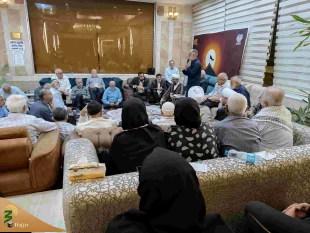 دیدار و گفتگوی اعضای بعثه مقام معظم رهبری در کربلا با پدران و مادران شهدا 11