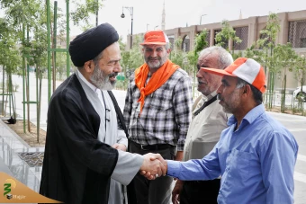 دیدار صمیمی سرپرست حجاج ایرانی با زائران کشورمان درمدینه منوره _ 1 2