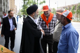 دیدار صمیمی سرپرست حجاج ایرانی با زائران کشورمان درمدینه منوره _ 1 3