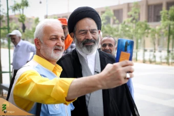 دیدار صمیمی سرپرست حجاج ایرانی با زائران کشورمان درمدینه منوره _ 1 4