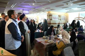 دیدار صمیمی سرپرست حجاج ایرانی با زائران کشورمان درمدینه منوره _ 1 14