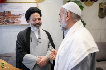 دیدار صمیمی سرپرست حجاج ایرانی با زائران کشورمان درمدینه منوره _ 1 6
