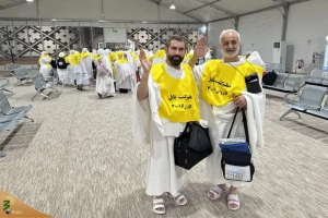 زيارة ميدانية لرئيس بعثة الحجاج الإيرانيين لسير عملية إيفاد الزوار إلى مكة المكرمة / ترحيب واسع من الزوار بتحسين ظروف الإيفاد