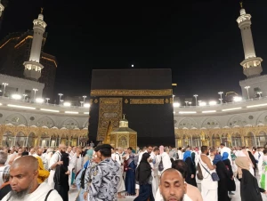 کعبه امشب ماه در دامان توست! صحنه تقارن قرص ماه و کعبه