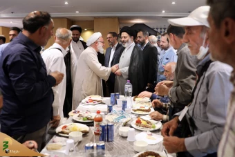 دیدار صمیمی سرپرست حجاج ایرانی با زائران کشورمان درمدینه منوره _ 1 21