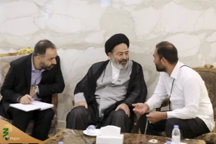 Sincere Conversation Between Iranian Hajj Leader and Pilgrims at Medina Al-Jadeedah Hotel 5
