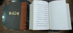 اهدای قرآن کریم خطی استاد محمدحسن برجیسیان به آستان مطهر امیرالمؤمنین (ع)