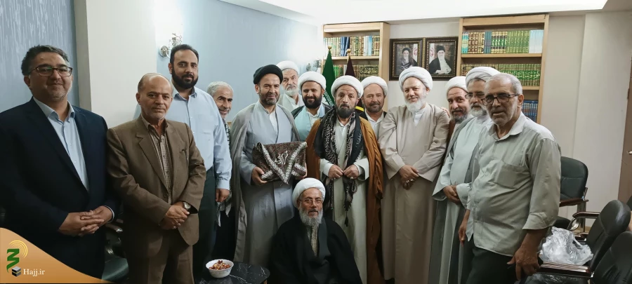 اهدای قرآن کریم خطی استاد محمدحسن برجیسیان به آستان مطهر امیرالمؤمنین (ع)