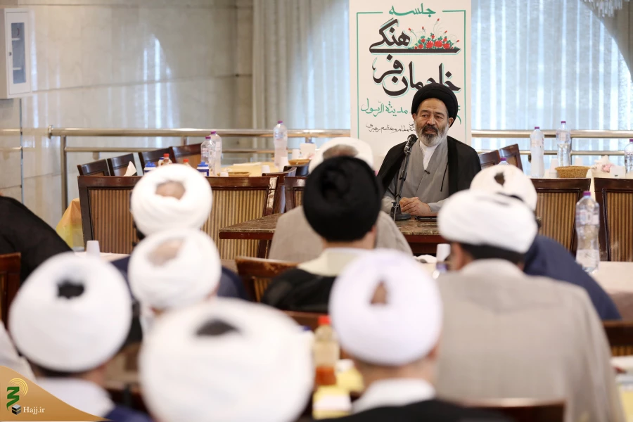 سرپرست حجاج ایرانی در جمع خادمان فرهنگی حج 1404 مطرح کرد:
مدارا و مردم داری، درس بزرگ پیامبر اسلام برای مبلغان و روحانیون کاروانها 9