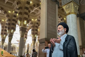 
نماز جماعت در مسجد النبی
 2