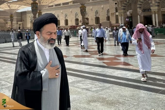 
نماز جماعت در مسجد النبی
 8