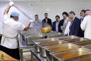 إن رضا الحجاج عن طعام المدینة المنورة هو ثمرة العمل الجهادی و النوایا الصادقة للعاملین فی المطبخ 3