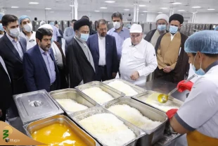 إن رضا الحجاج عن طعام المدینة المنورة هو ثمرة العمل الجهادی و النوایا الصادقة للعاملین فی المطبخ 5