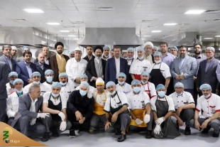 إن رضا الحجاج عن طعام المدینة المنورة هو ثمرة العمل الجهادی و النوایا الصادقة للعاملین فی المطبخ 7