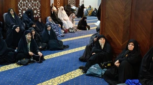 سخنران محفل انس و معرفت:
سعی کنید در ایامی که در مکه هستید، قرآن را ختم کنید 4