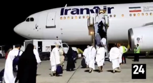 فیلم: زائران سیستان و بلوچستان با لباس احرام وارد هواپیما شدند