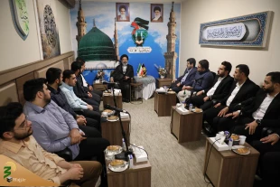 امام(ره) و رهبر انقلاب توهم بدخواهان مبنی بر دوری شیعه از قرآن را خنثی کردند 2