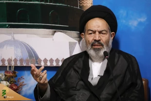 امام(ره) و رهبر انقلاب توهم بدخواهان مبنی بر دوری شیعه از قرآن را خنثی کردند 2