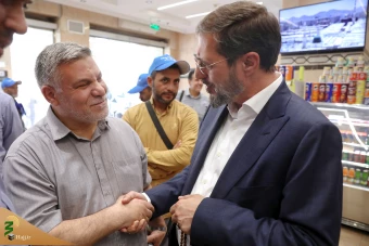 دیدار صمیمی سرپرست حجاج ایرانی با زائران کشورمان درمدینه منوره _ 2 5