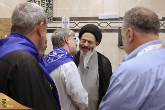 دیدار صمیمی سرپرست حجاج ایرانی با زائران کشورمان درمدینه منوره _ 2 17